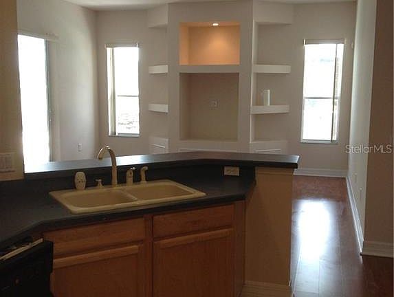 5th image of 2637 Balmoral Ct