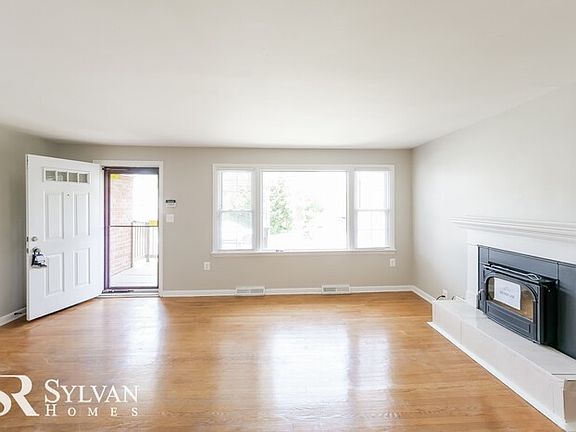 3rd image of 38 Brooks Terrace Rd