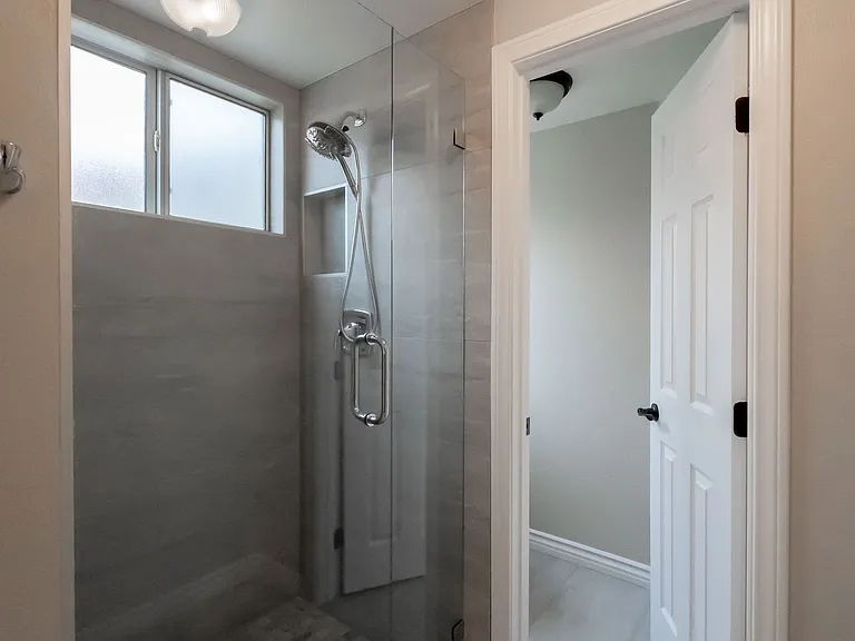 10024 Sail Landing Ct — Photo 32