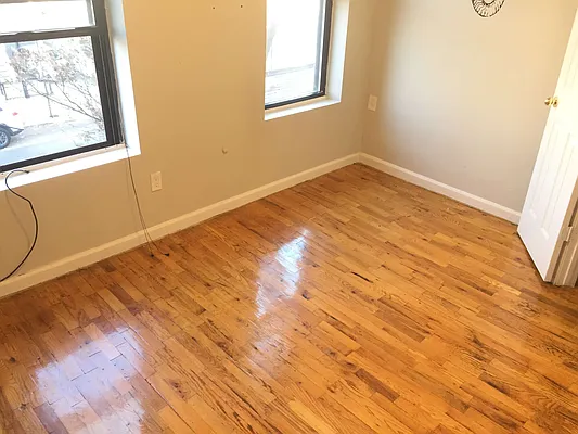 Rented by Zuz Realty | media 21