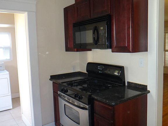 3rd image of 531 E Yale Ave