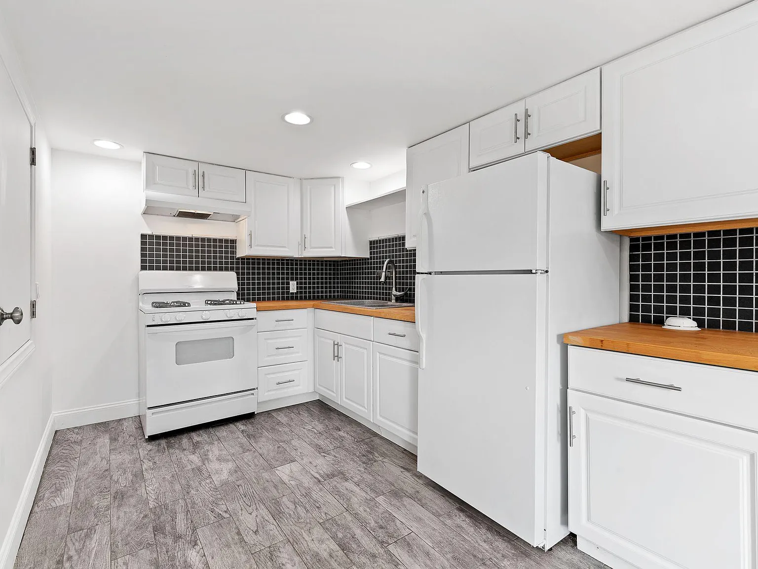 1 bed, 350 sqft, $2,500 — Photo 1
