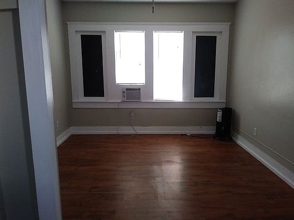 3rd image of 503 E San Antonio St