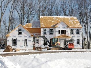 11 Londonderry Ct, Avon, CT 06001