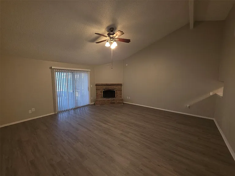 21019 Western Valley Dr — Photo 5
