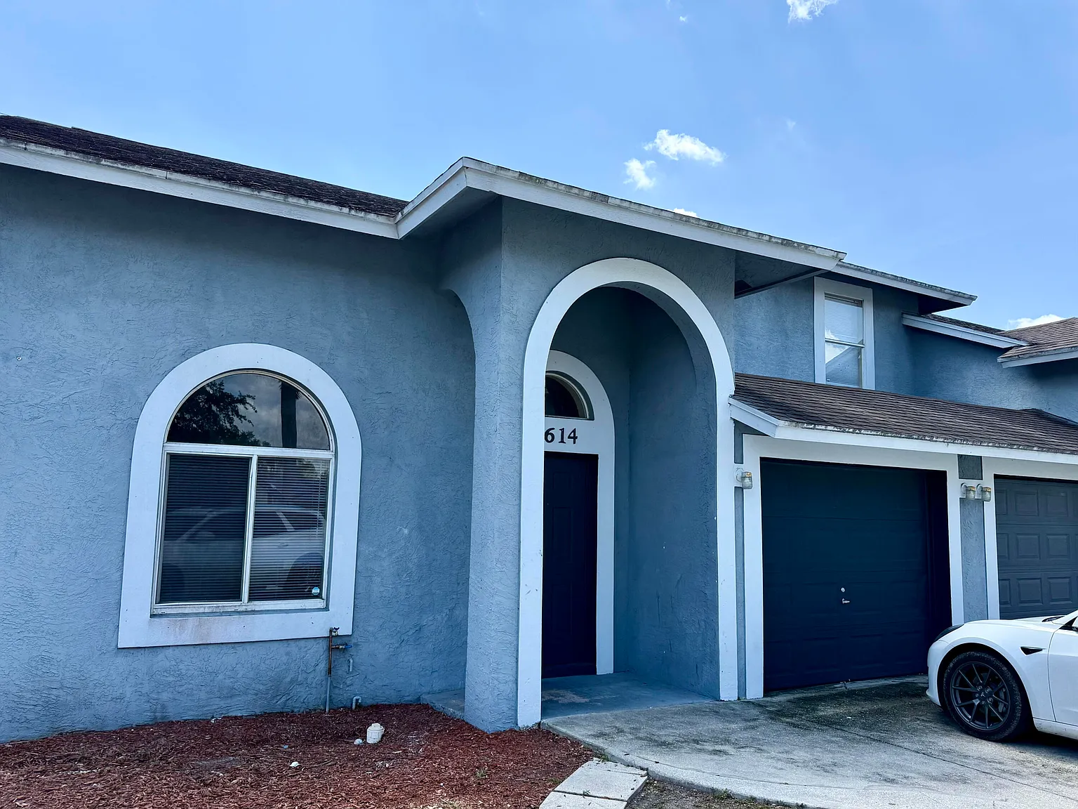 5 bed, 2.5 bath, 2211 sqft, $4,000 — Photo 2