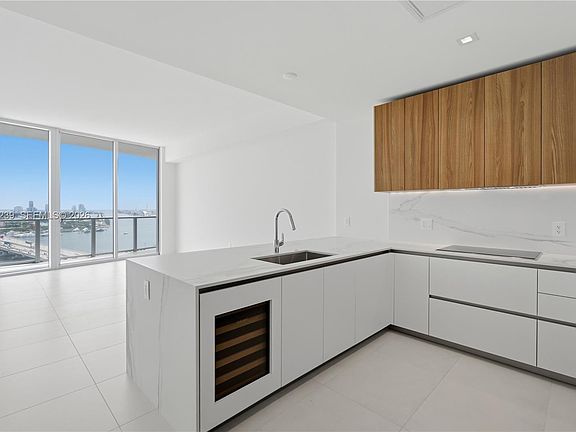 2nd image of 1400 Biscayne Blvd #2104