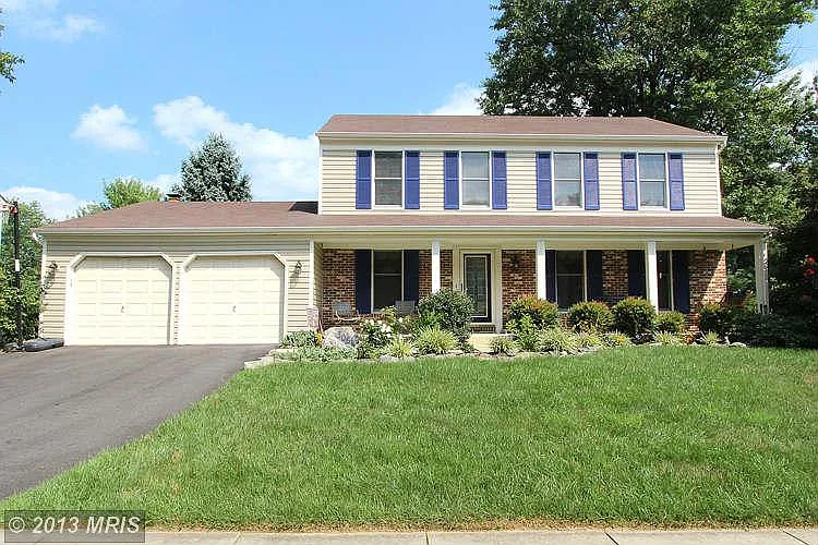 305 Bostwick Ln photo 1