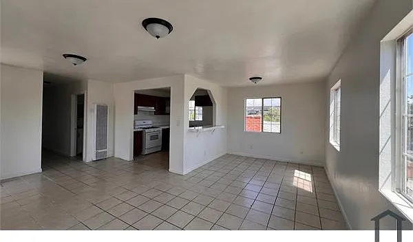 4 bed, 1412 sqft, $4,067 — Photo 4