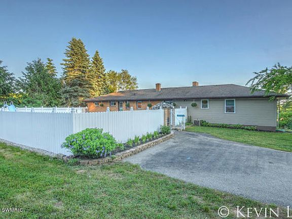 3rd image of 5355 Pine Island Dr NE