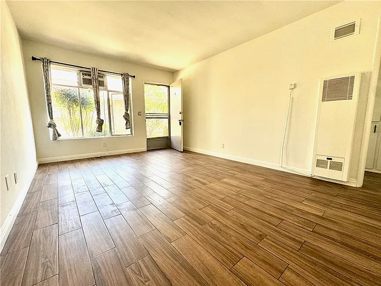 233 S Baldwin Ave #D — Photo 3