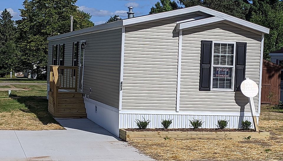 1st image of 403 Lazy Branch Dr