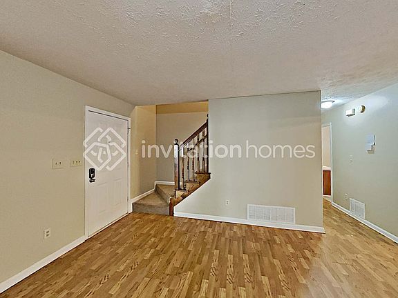 5th image of 150 Loxley Ct