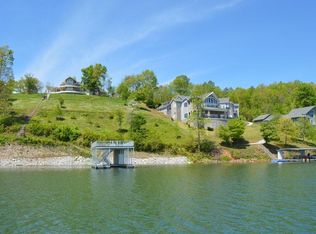 752 Crown Point Ln, La Follette, TN 37766