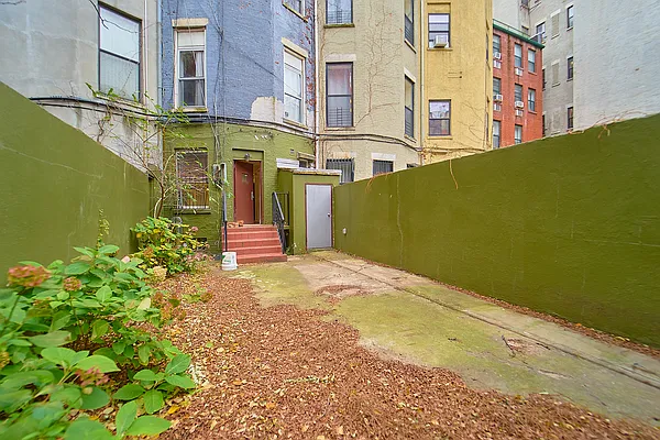 Rented by Compass | media 30