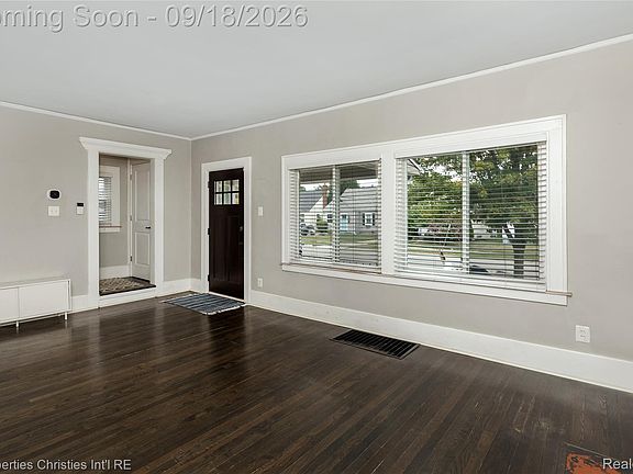 4th image of 800 Jewell St