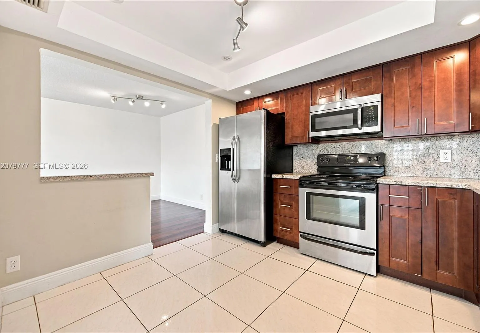 Eldorado Plaza West Condo — Photo 2