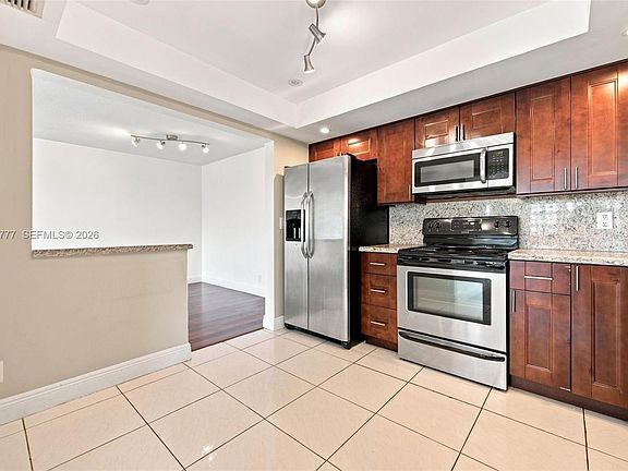 2nd image of 200 NE 12th Ave APT 1D