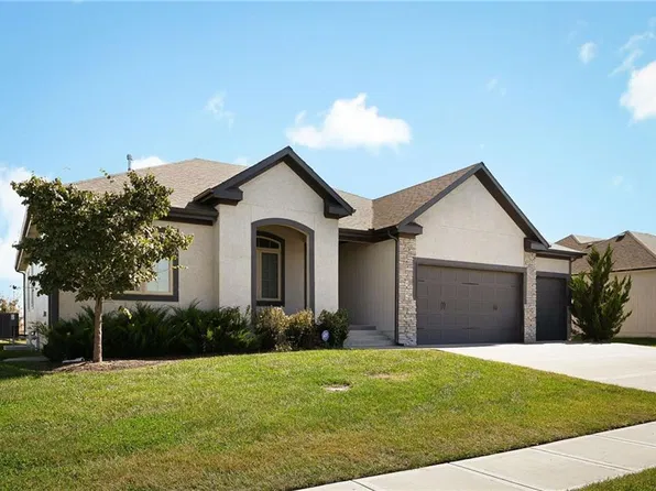 4824 SW 3rd St, Blue Springs, MO 64014