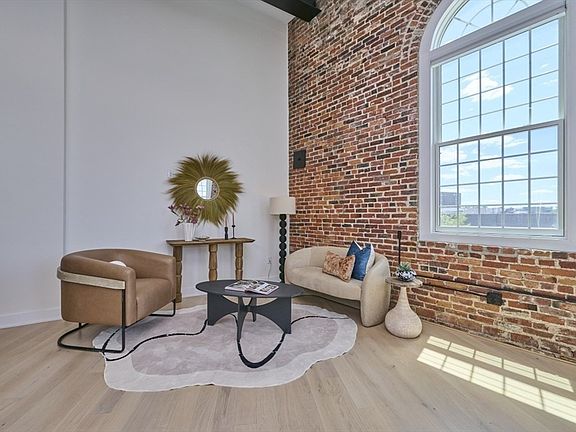 5th image of 34 Salem St #201