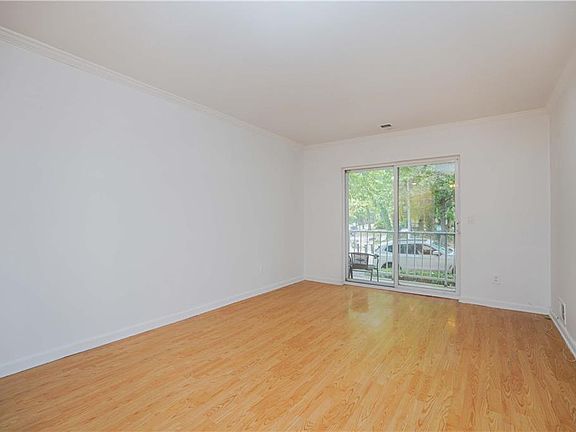 4th image of 65 Elmwood Park Dr APT 9