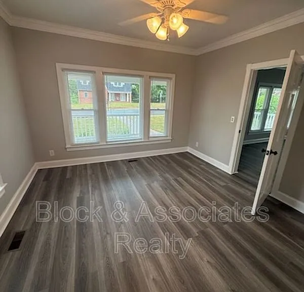 1007 Sunset Ave — Photo 6
