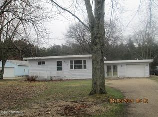 870 Chatterson Rd, Muskegon, MI 49442