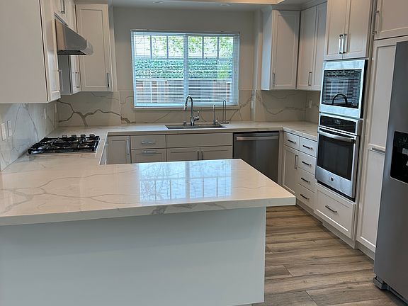 5th image of 518 Frederick St