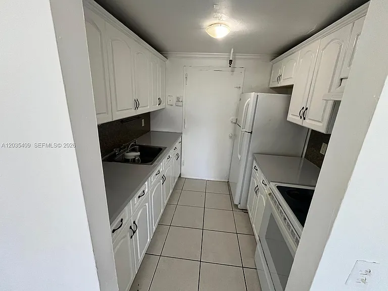 2075 NE 164th St #204 — Photo 15