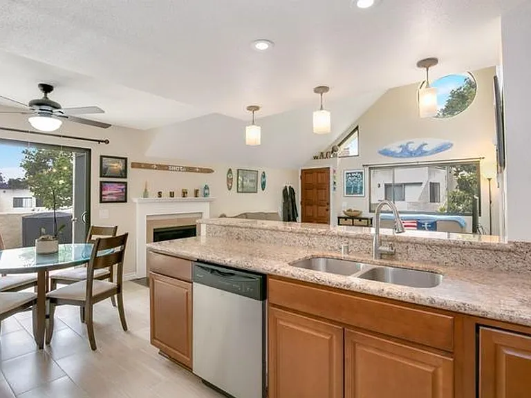 333 N Melrose Dr #F — Photo 25