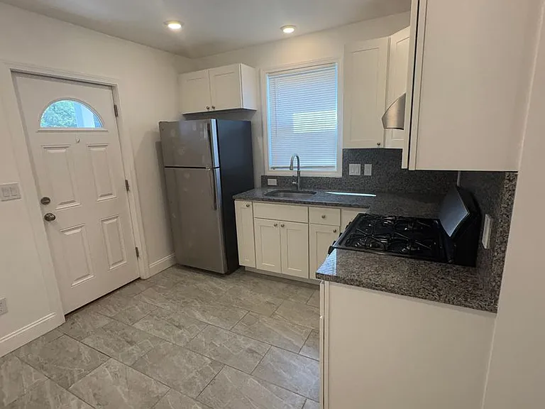 217-219 Washington St #3R — Photo 10