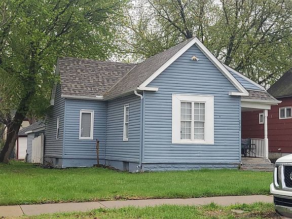 3rd image of 2708 Dupont Ave N