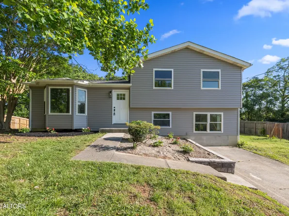 1226 Amber Meadows Cir, Knoxville, TN 37932