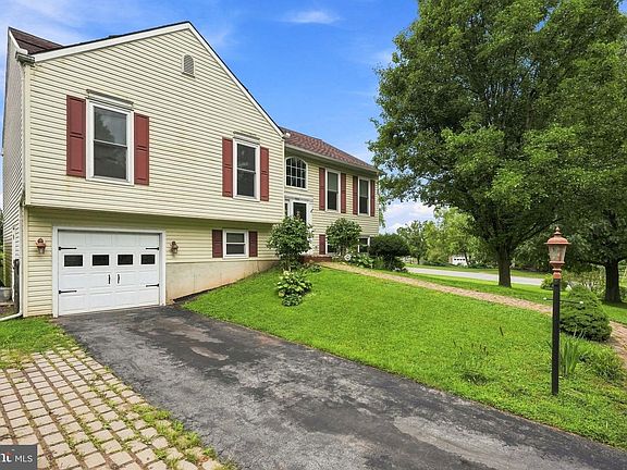 3rd image of 142 Wedgewood Rd
