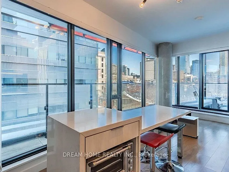 215 Queen St W #505 — Photo 4