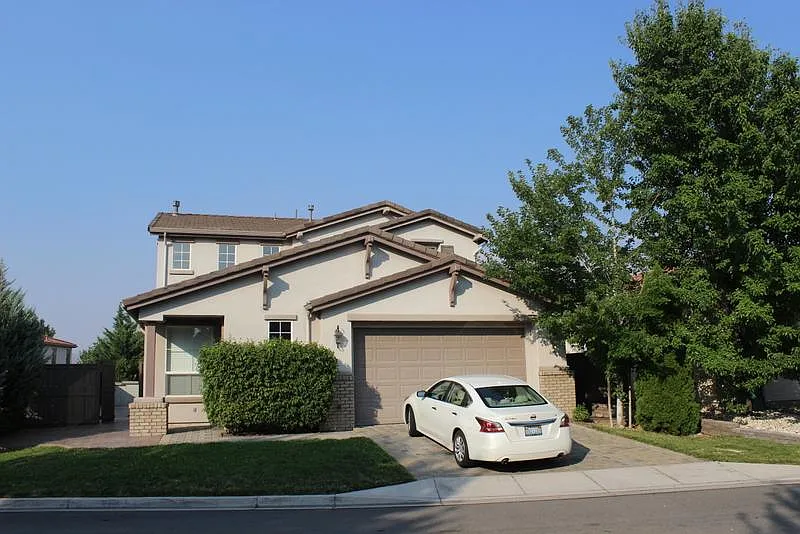 465 Dartmoor Ct photo 1