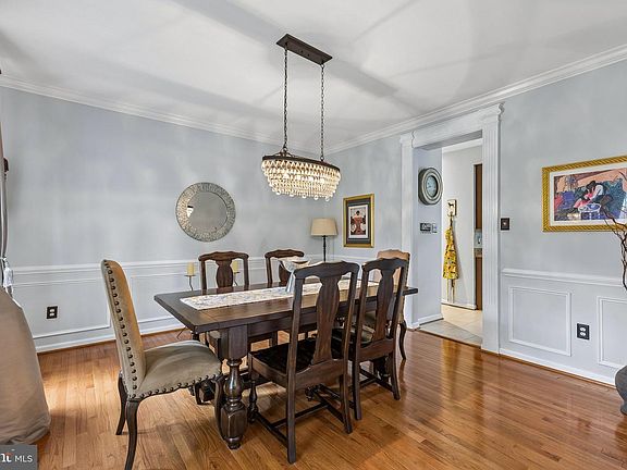 4th image of 8 Winding Oak Ct
