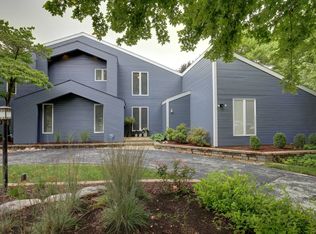 3901 Clubhouse Dr, Champaign, IL