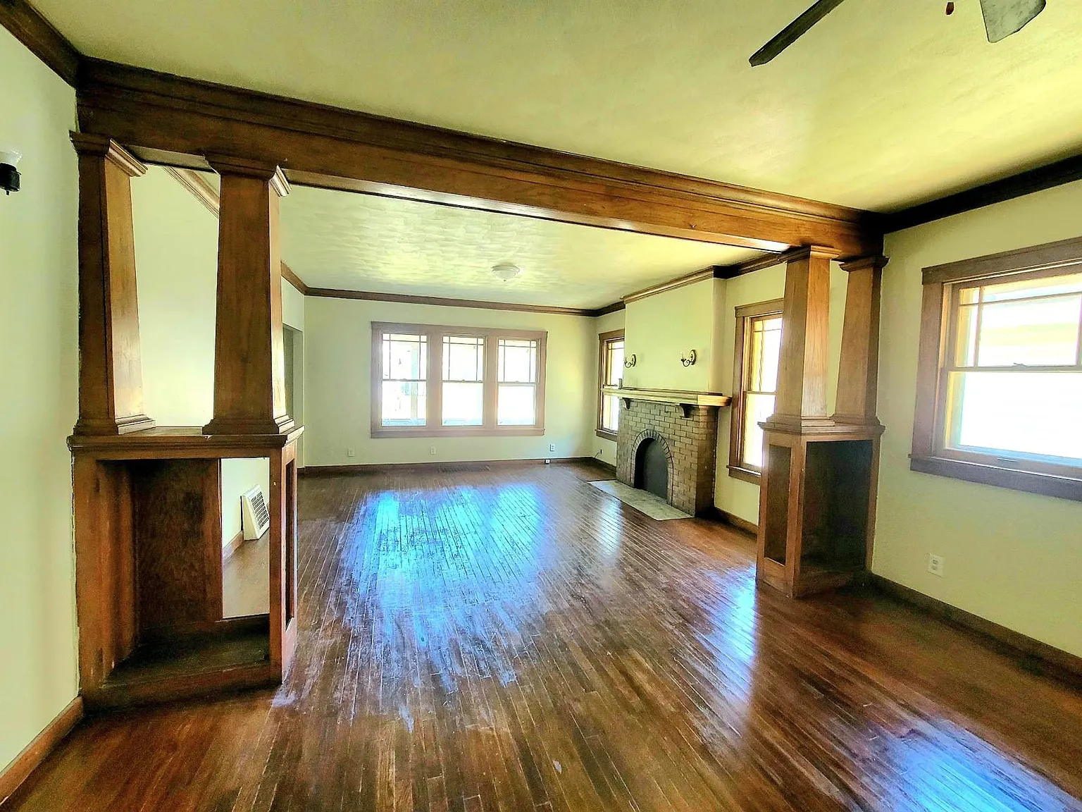 1700 W Smith — Photo 2