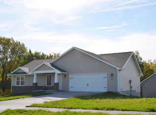 400 Ryan Cir, MITCHELLVILLE, IA 50169