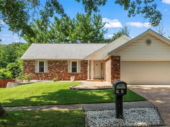 2347 Westclub Terrace Ct, Ballwin, MO 63011