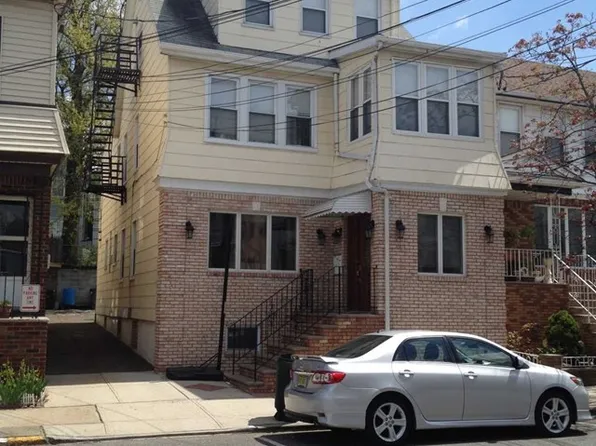 24 Windsor St, Kearny, NJ 07032
