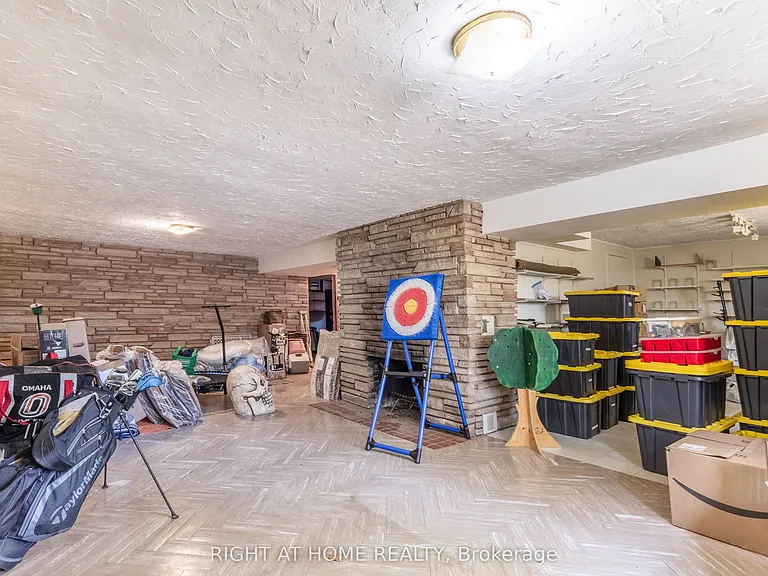 67 Saint Margarets Rd — Photo 27