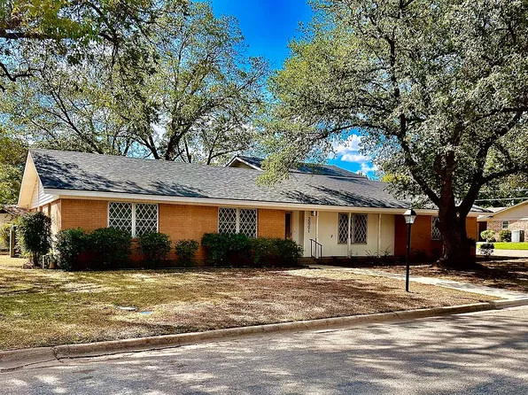 2001 9th St, Brownwood, TX 76801