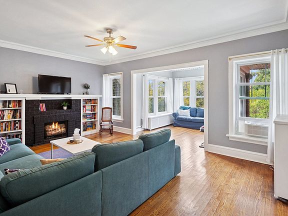 3rd image of 7637 N Bosworth Ave #3S