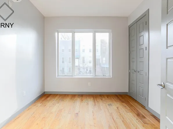 1101 Halsey Street image 14 of 26