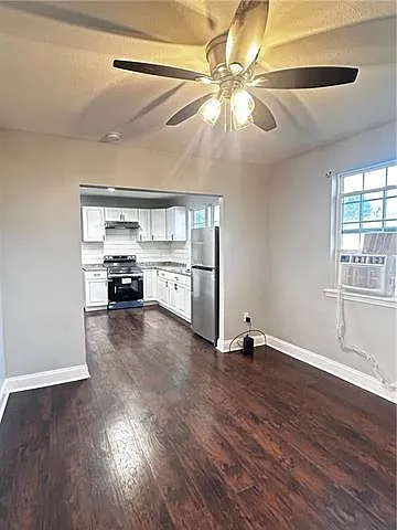 2 bed, 2.0 bath, 975 sqft, $1,350 — Photo 2