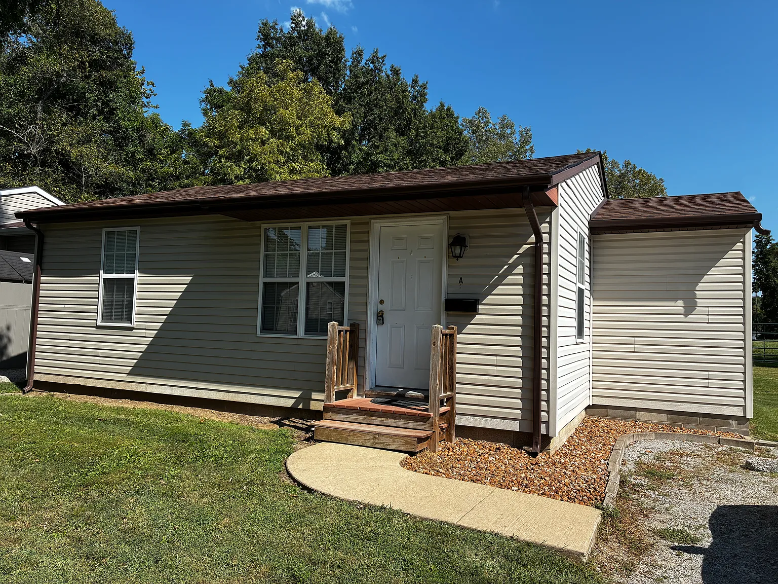 2 bed, $1,050 — Photo 1