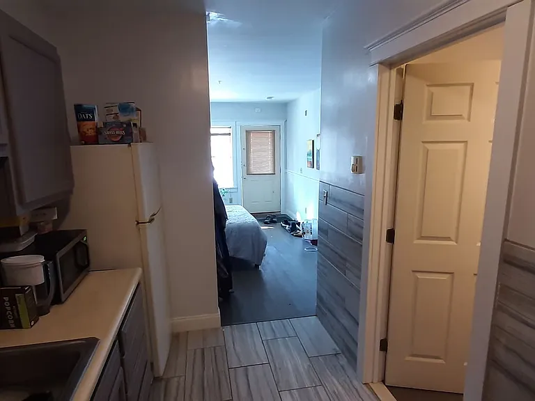 220-222 West Spencer Street — Photo 14