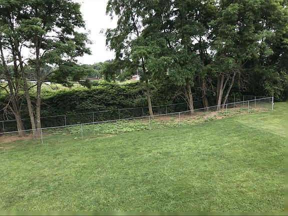 3rd image of 996 Beverly Dr